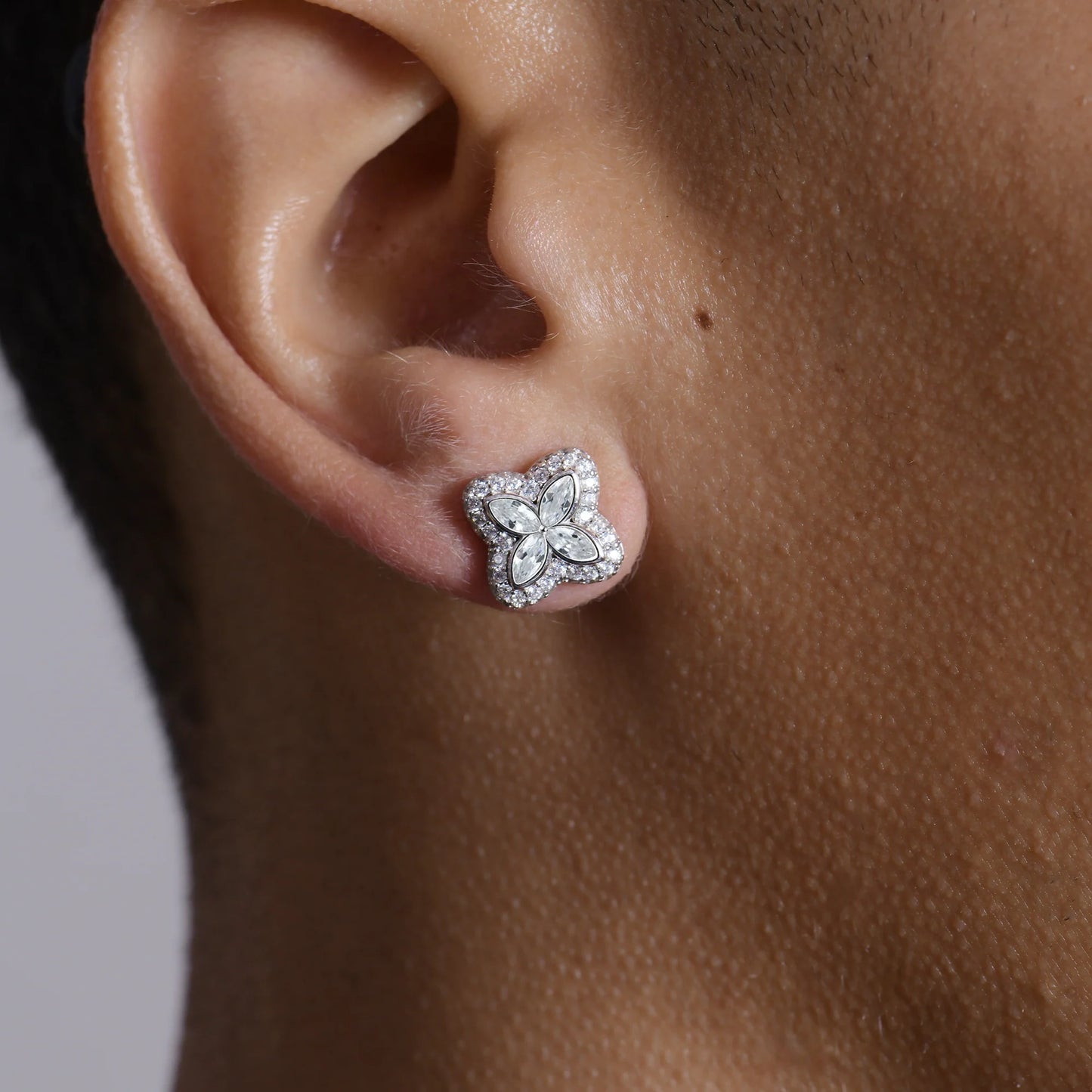 CLOVER ICED STUDS™